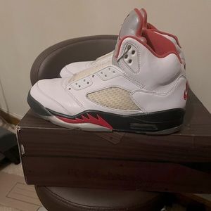 Jordan 5 fire red size 9